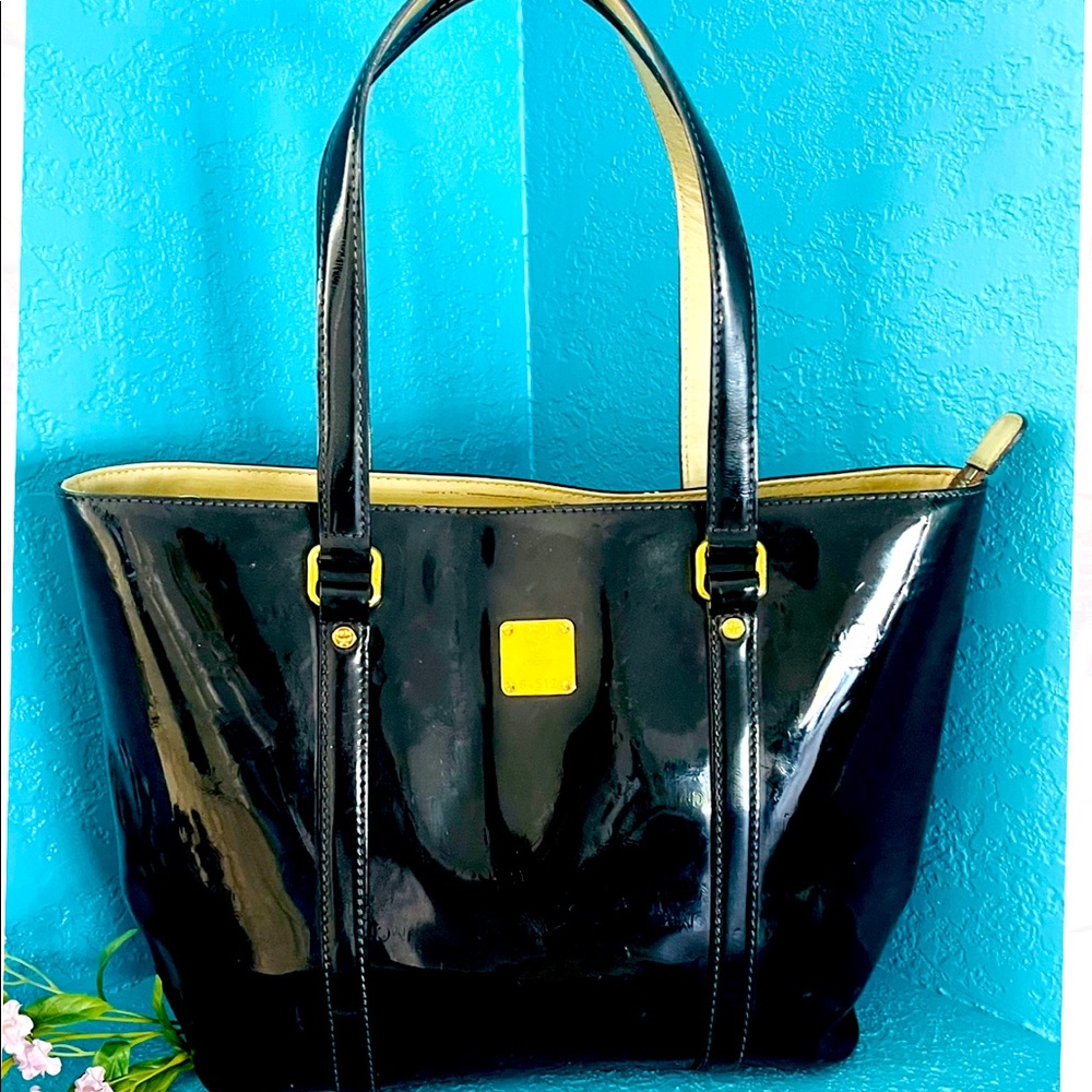 Bargain price!‼️Preowned Auth. MCM beautiful Black tote bag. Size:approx 16x10x4
